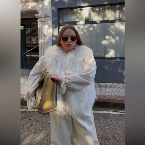 Zara White Faux Fur Vest - Picture 13 of 16